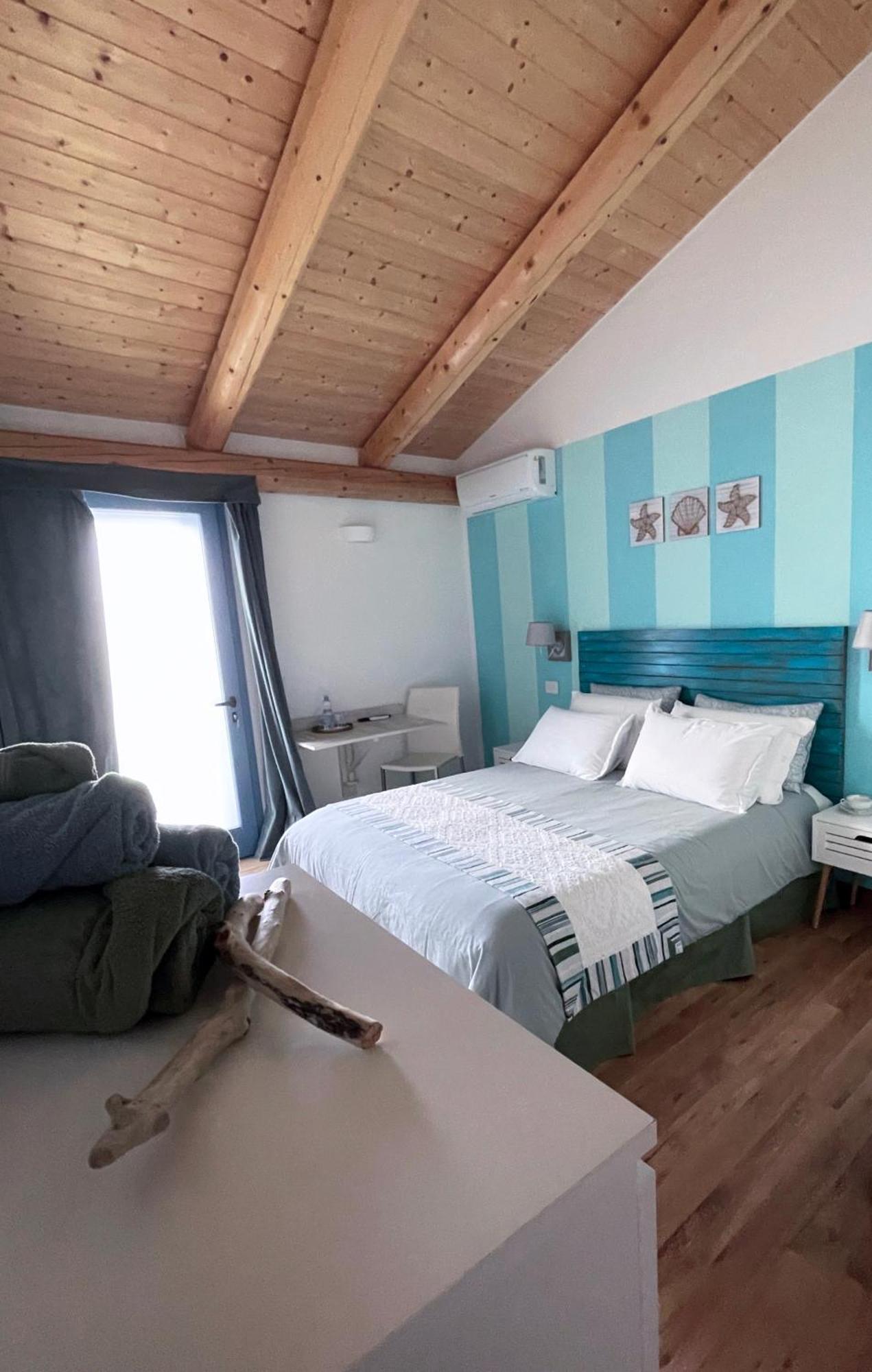 Torremana Hotel Cabras Ngoại thất bức ảnh